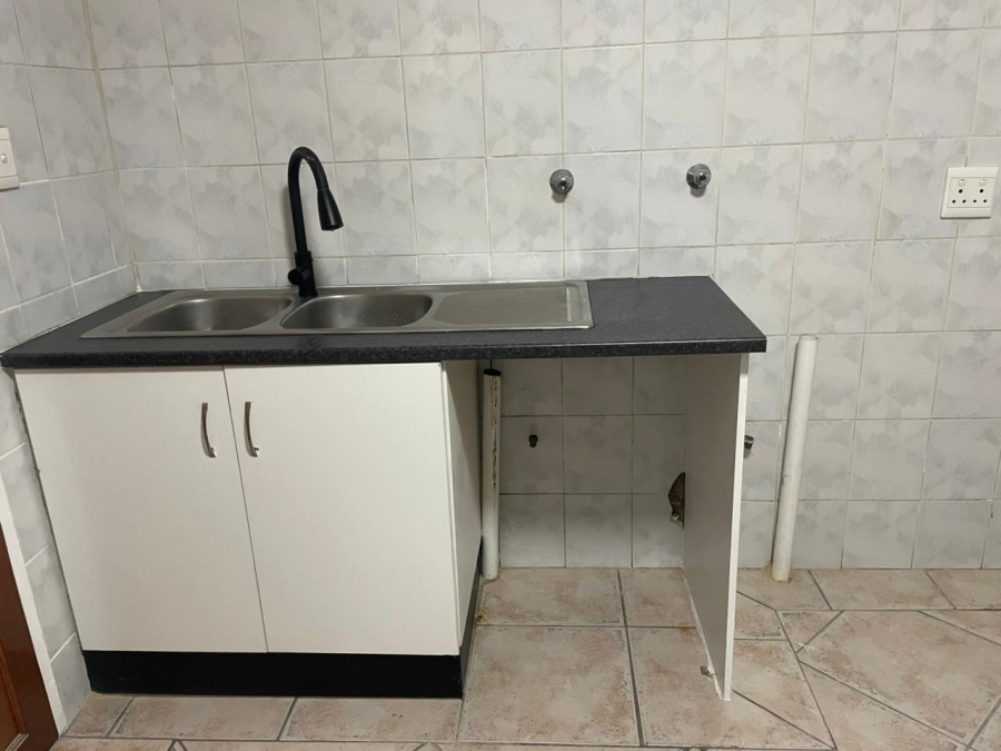 To Let  Bedroom Property for Rent in Cashan North West